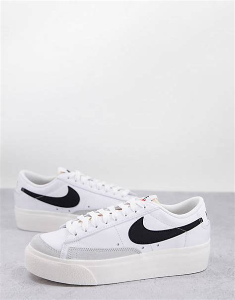 nike blazer weiße sohle 43|Nike – Blazer – Sneaker in Weiß und Schwarz mit flacher  .